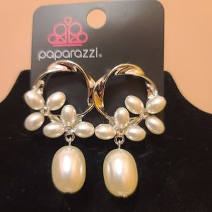 Paparazzi Elegant Expo - White Earrings